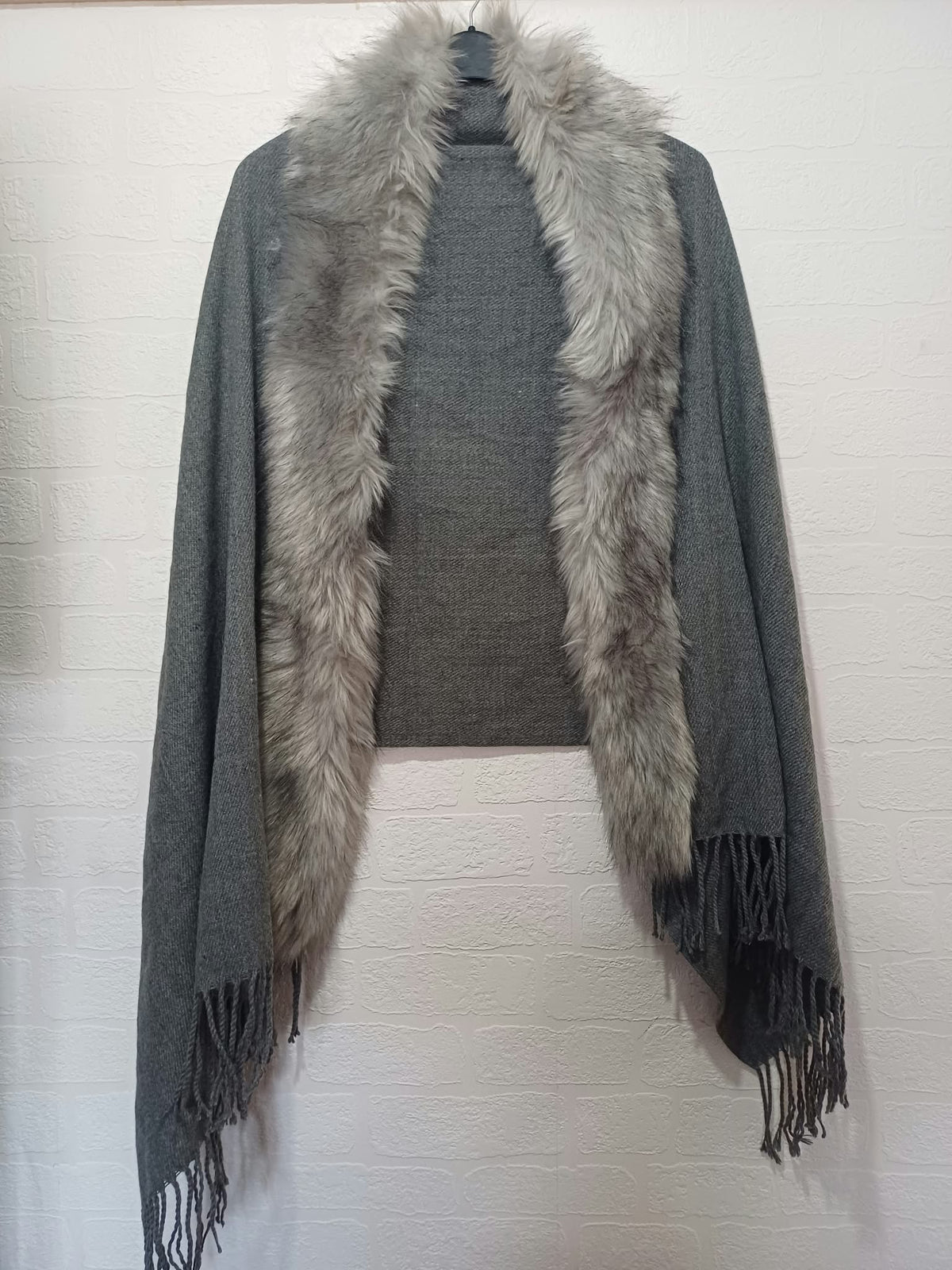 Women's Wrap Quiz Dark Grey Faux Fur Trim Open Front Fringed One Size
