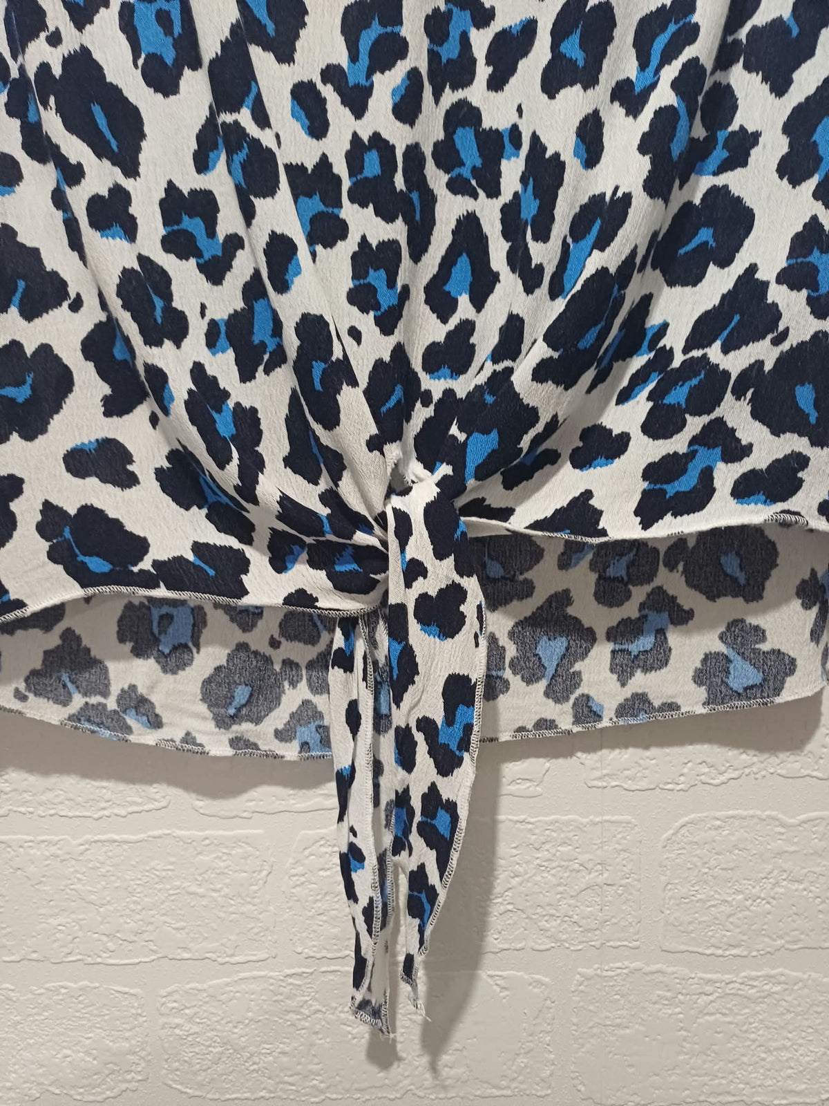 Women's Blouse Gerard Blue Black & White Animal Print Short Sleeve Tie-Front Size 16 Excellent Condition
