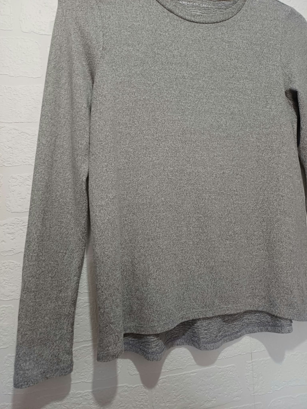 Women's Top American Eagle Grey Long Sleeve Crew Neck Size XS Excellent Condition