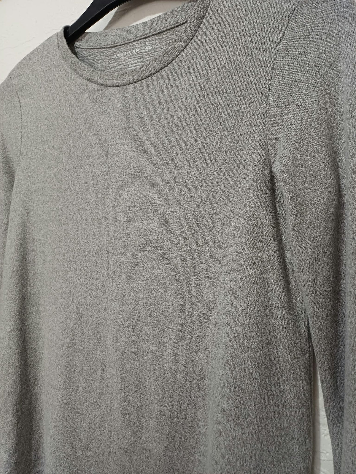 Women's Top American Eagle Grey Long Sleeve Crew Neck Size XS Excellent Condition
