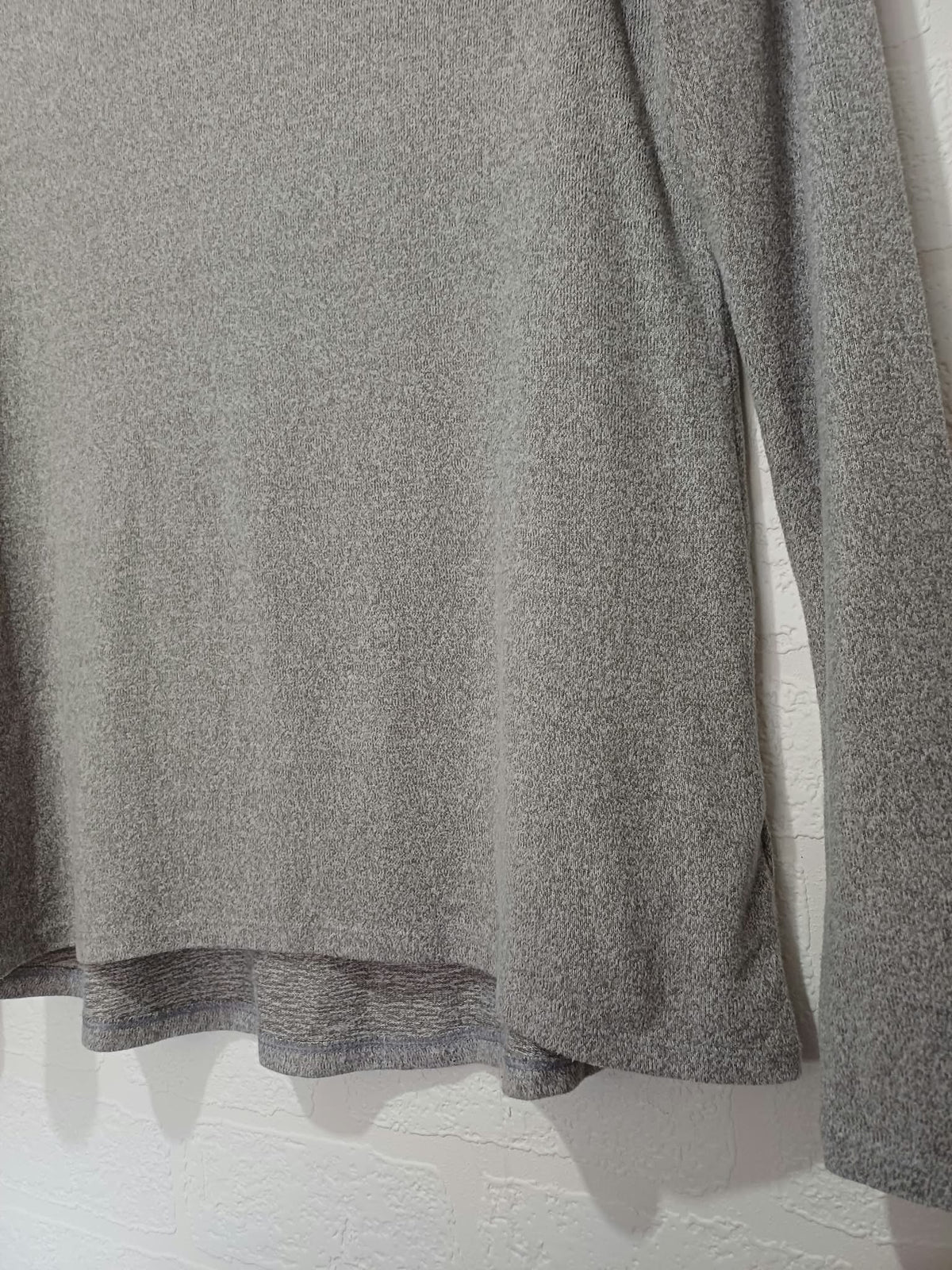 Women's Top American Eagle Grey Long Sleeve Crew Neck Size XS Excellent Condition