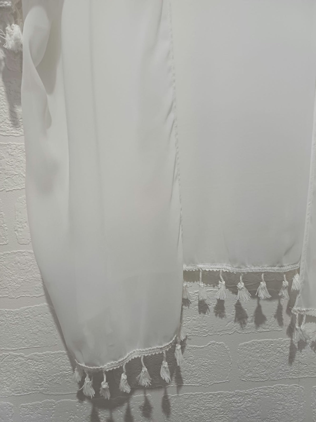 Women's Kimono Cardigan SHEIN White Sheer Tassel Trim Beach Cover-Up Size XL Very Good Condition With Small Mark