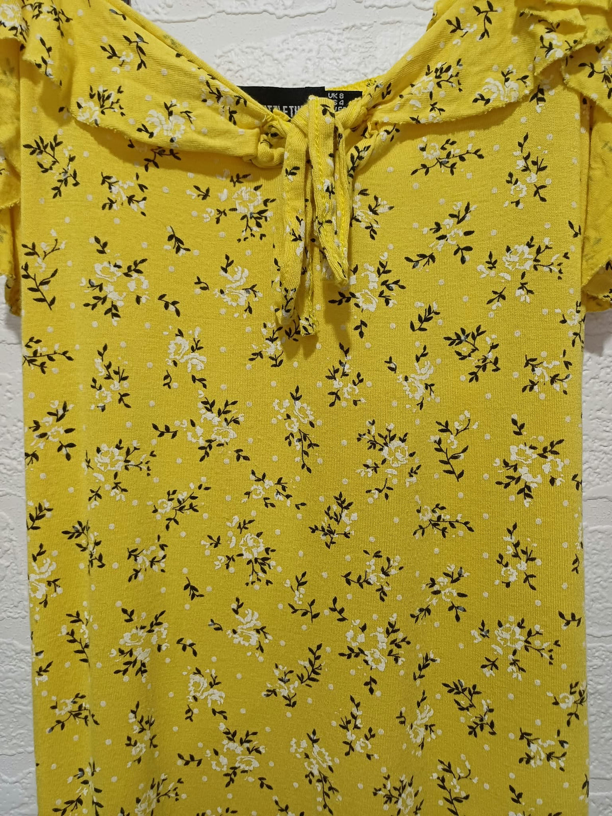 Women's Dress PrettyLittleThing Yellow Floral Ruffle Strap Tie-Front Mini Size 8 Very Good Condition