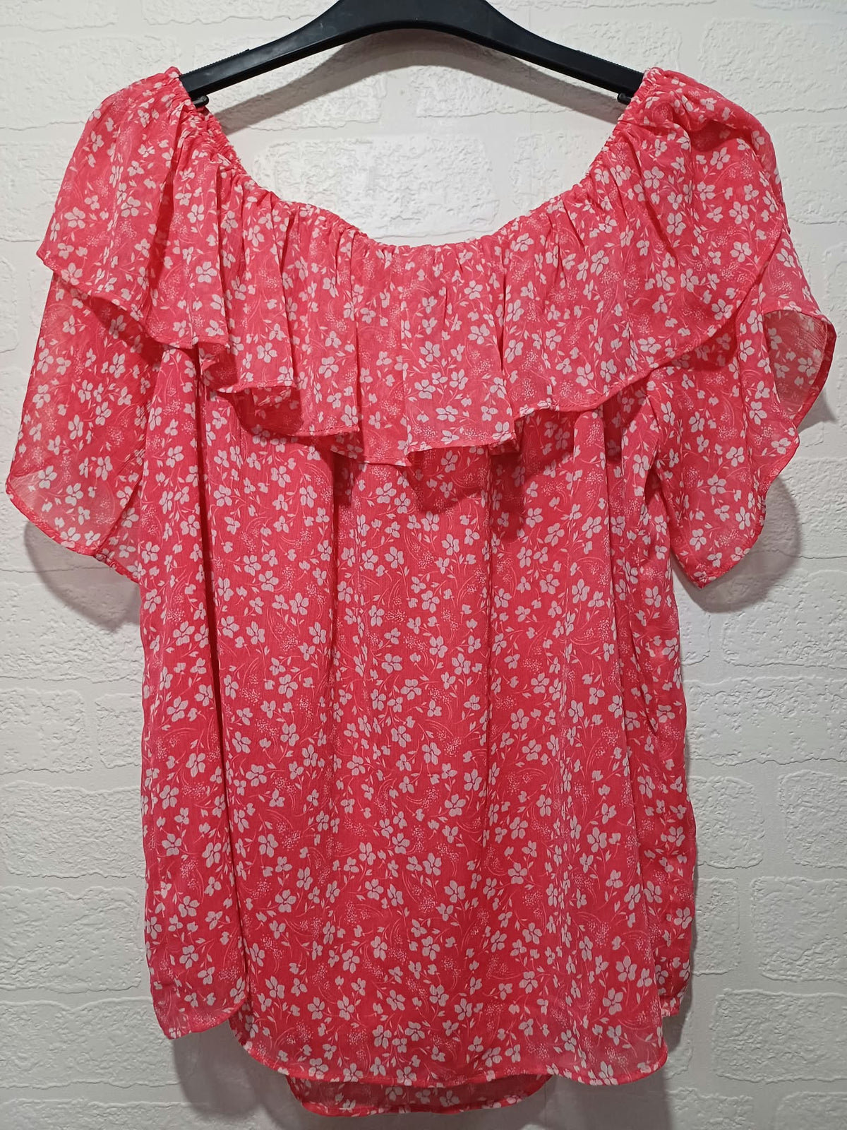 Women's Blouse F&F Red White Floral Off Shoulder Ruffle Size 14 Very Good Condition