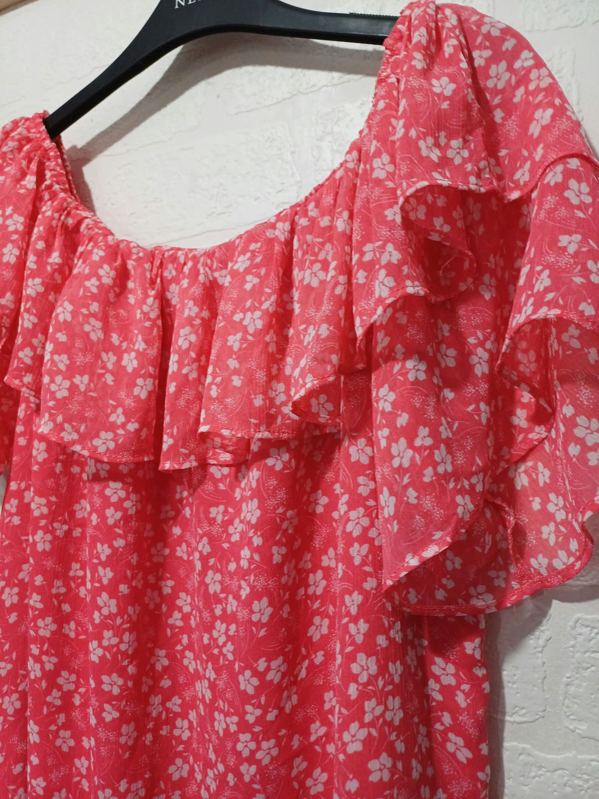 Women's Blouse F&F Red White Floral Off Shoulder Ruffle Size 14 Very Good Condition