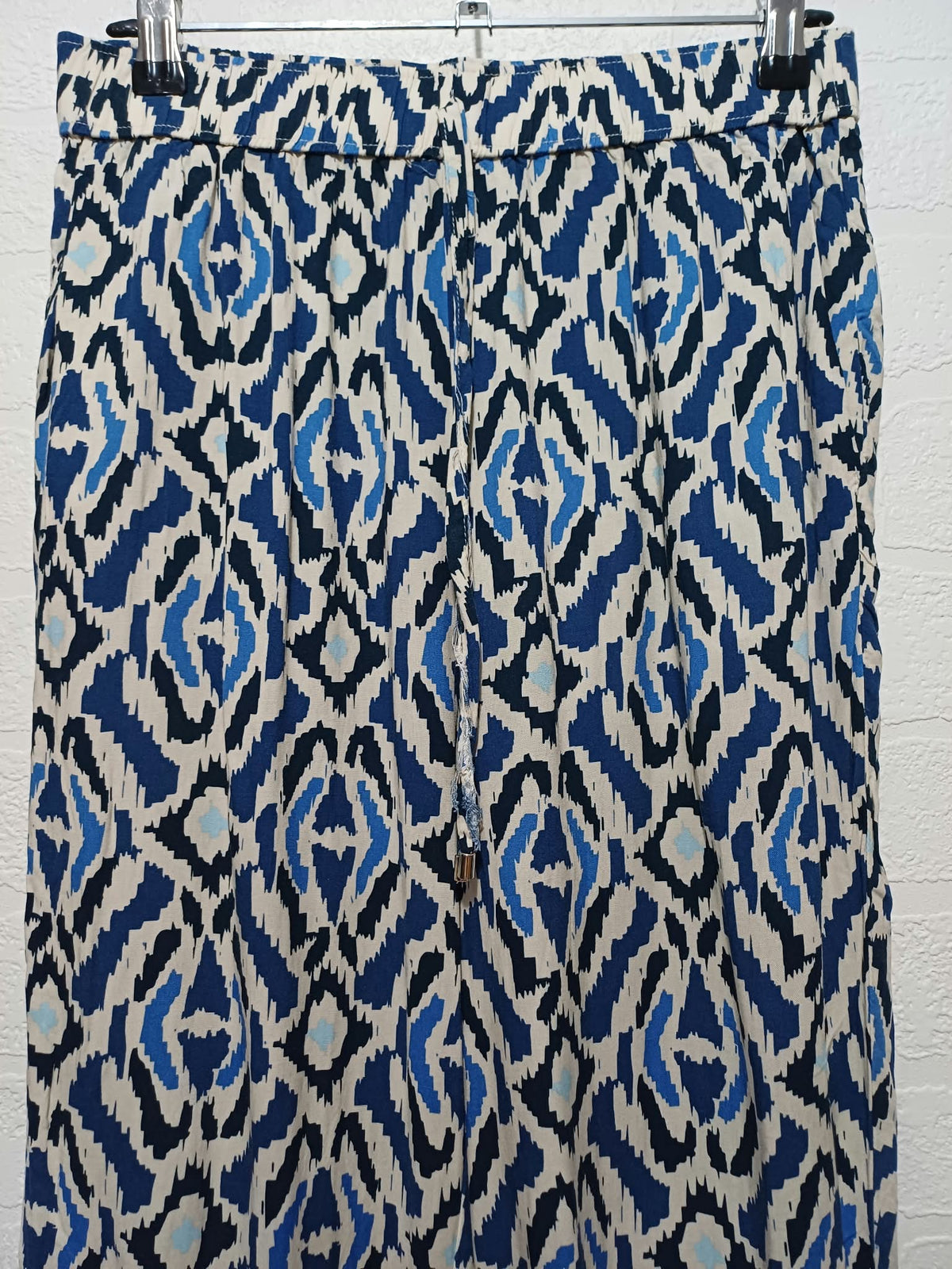 Women's Trousers F&F Blue White Ikat Geometric Print Drawstring Size 6 Very Good Condition
