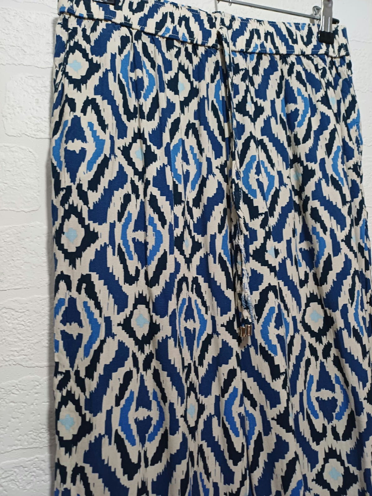 Women's Trousers F&F Blue White Ikat Geometric Print Drawstring Size 6 Very Good Condition