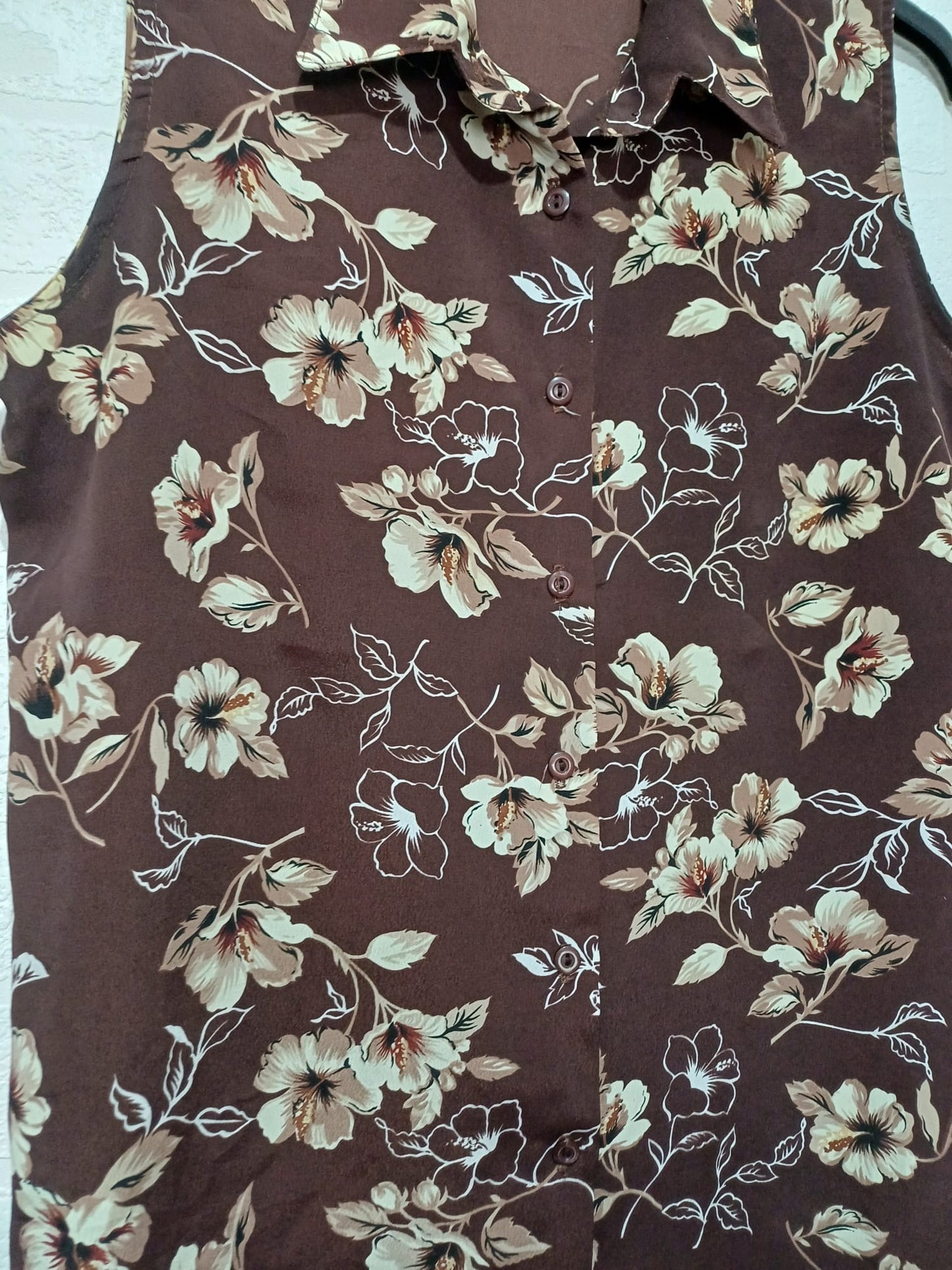 Women's Blouse V.I Petites Brown Floral Sleeveless Size 10-12 Approx. 21" PTP - Very Good Condition