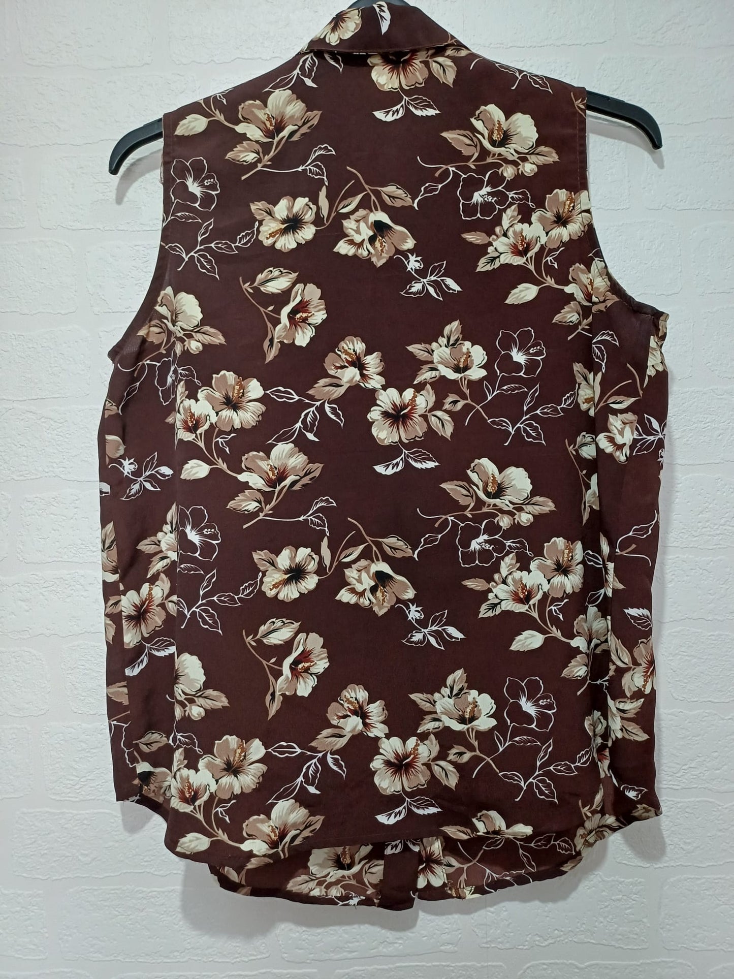 Women's Blouse V.I Petites Brown Floral Sleeveless Size 10-12 Approx. 21" PTP - Very Good Condition