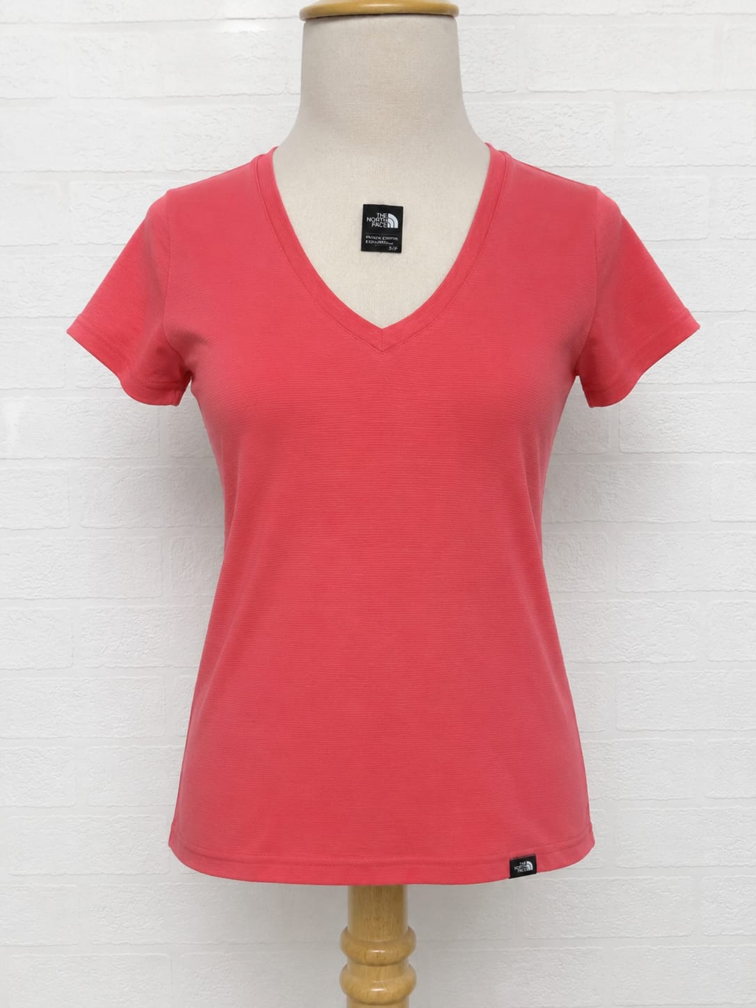 Women's T-Shirt The North Face Coral Pink Short Sleeve Lightweight Size S - Very Good Condition