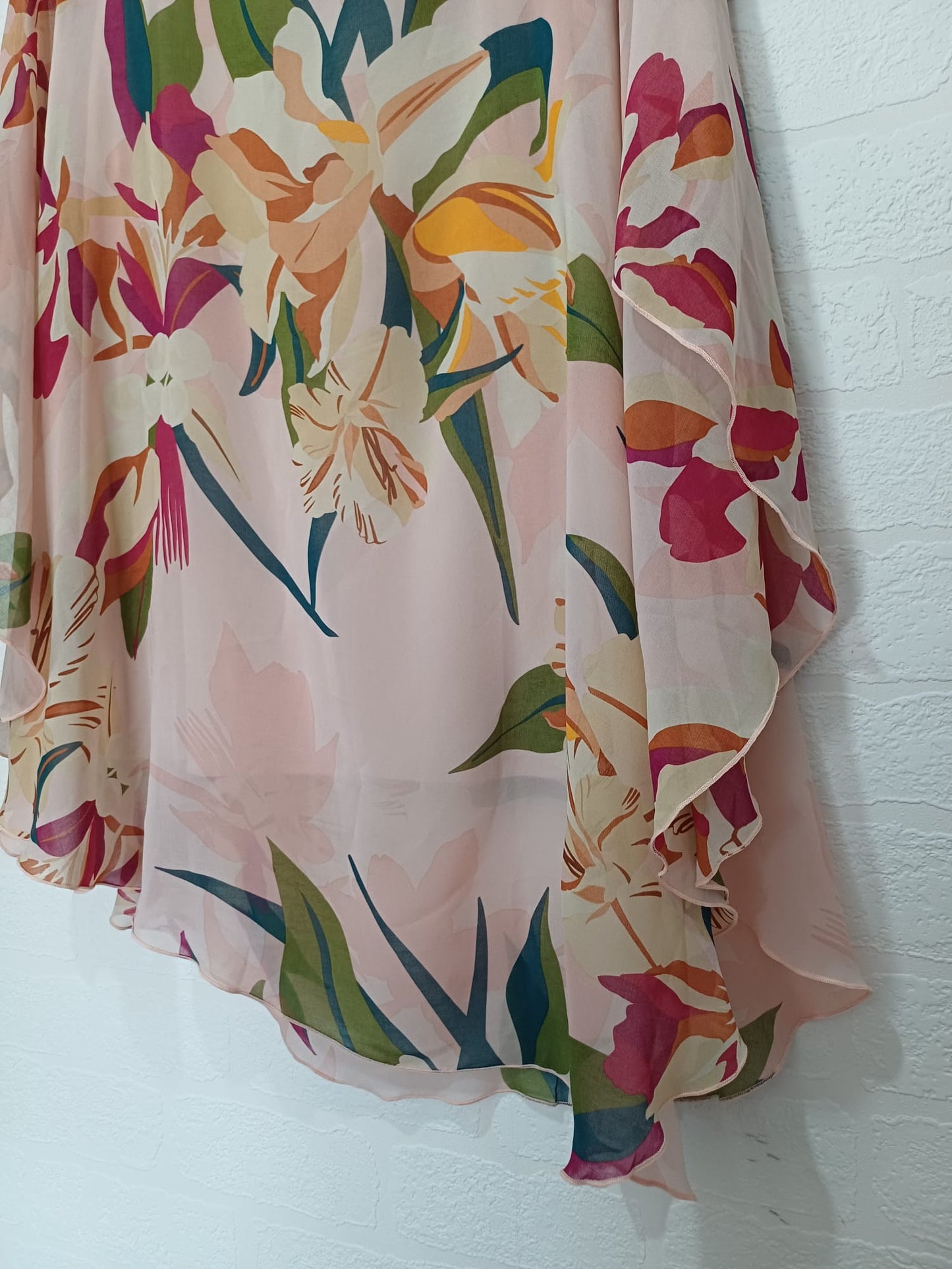 Women's Chiffon Overlay Top Soon Pink Floral Float Round Neckline Size 16 - Good Condition