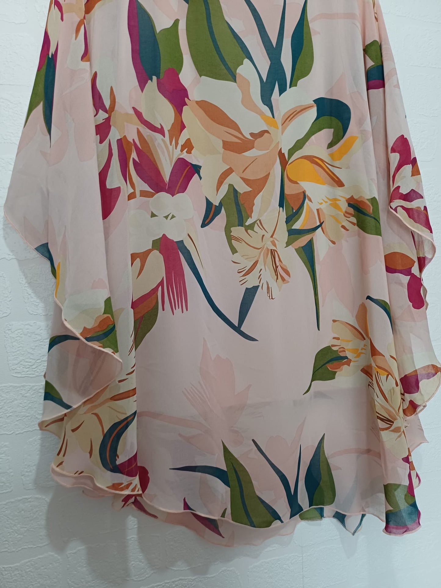 Women's Chiffon Overlay Top Soon Pink Floral Float Round Neckline Size 16 - Good Condition