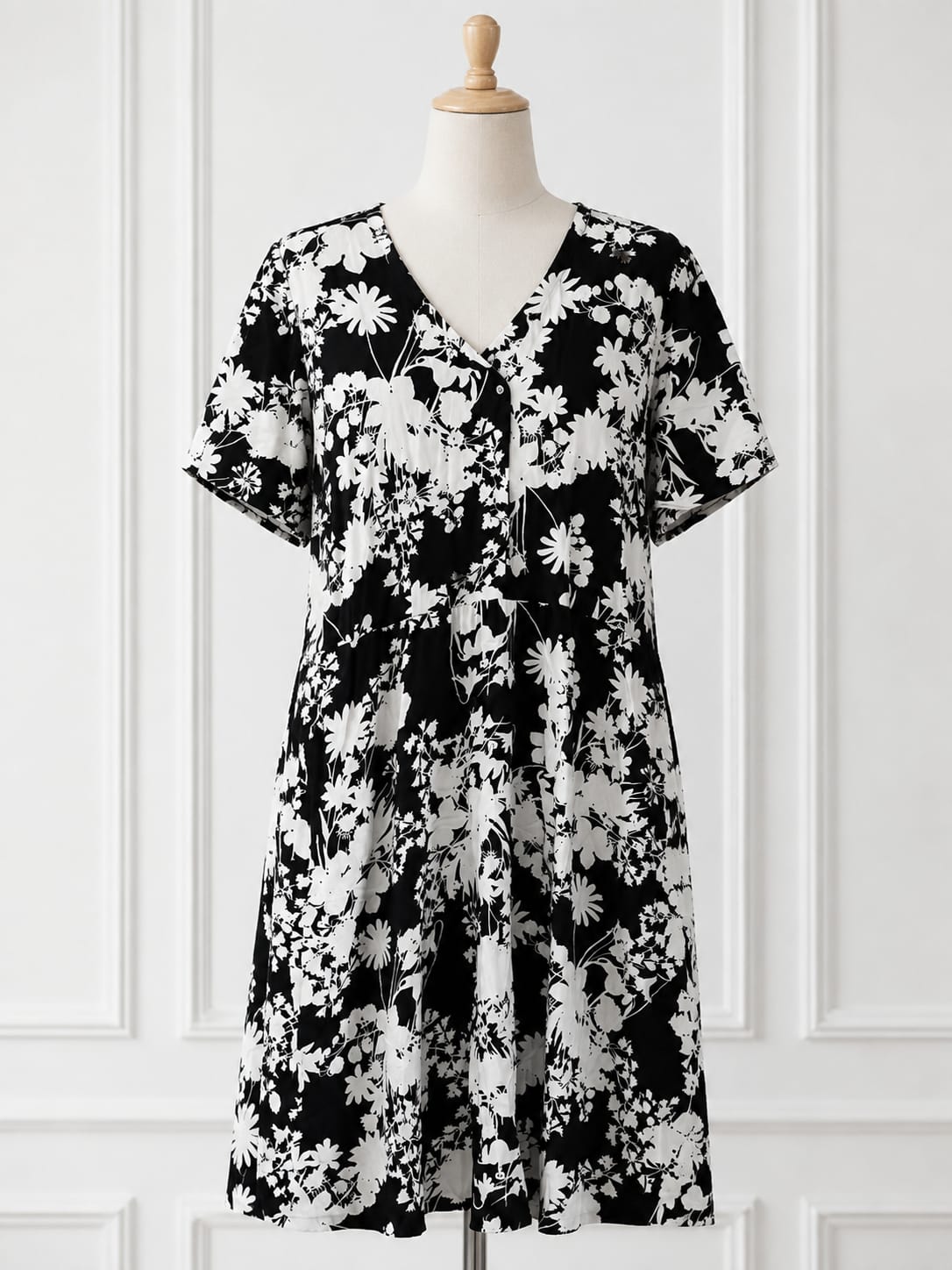 Women's Midi Dress George Black White Floral V Neck Short Sleeve Button Detail Plus Size 20 - Very Good Condition