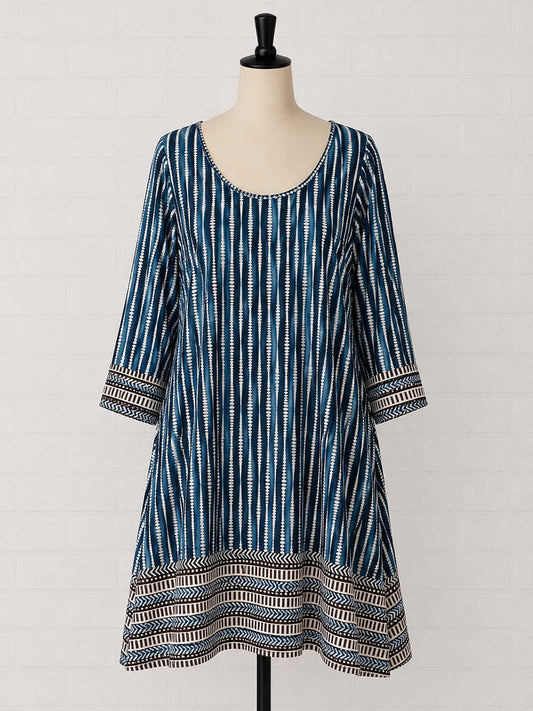 Women's Tunic Top M&Co Blue White Patterned 3/4 Sleeve Plus Size 26 - Very Good Condition
