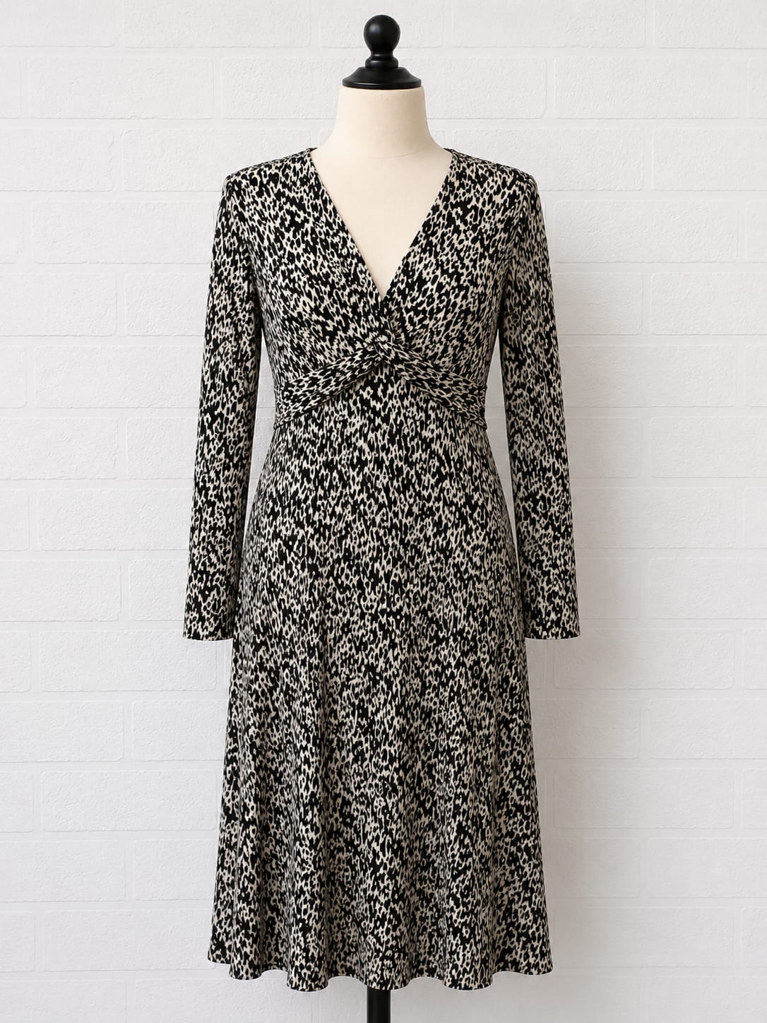 Women's Dress F&F Black & White Leopard Print Twist Front Size 12 Approx. 19" PTP - Very Good Condition