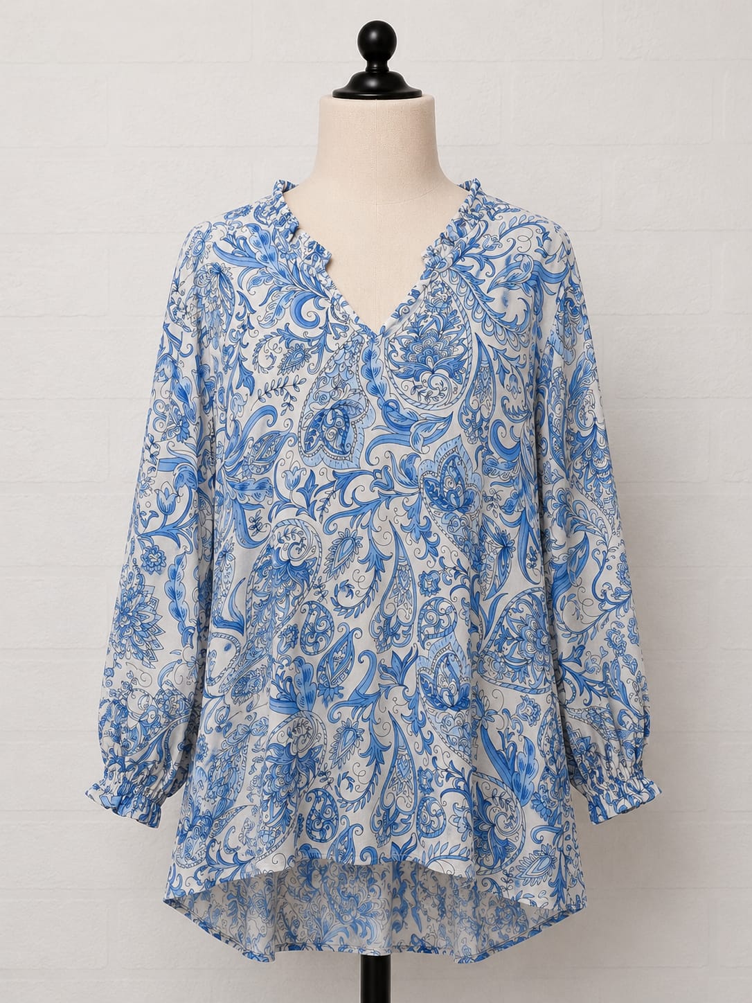 Women's Tunic Top Cerulean by Blue Diamond Blue & White Paisley Size L Approx. 22" PTP - Very Good Condition