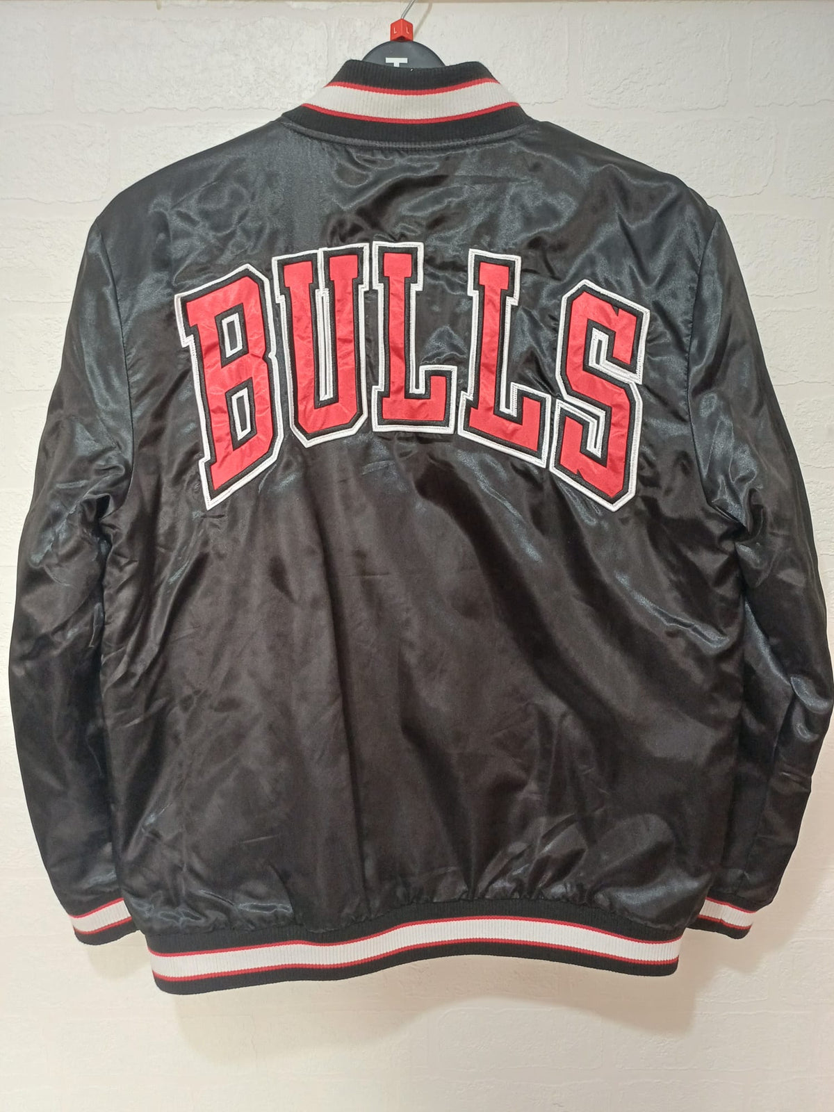 NBA Chicago Bulls Varsity Bomber Jacket – Size Small