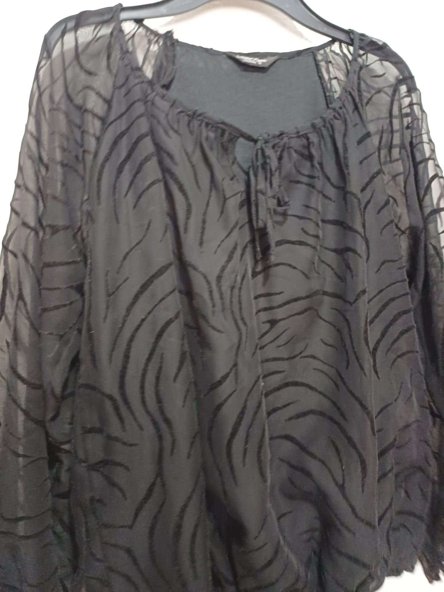 Women's Blouse Kaneva Black Zebra Animal Print Tie Neck Sheer Arms Elasticated Hem Size 12 Approx. 18" PTP - Very Good Condition