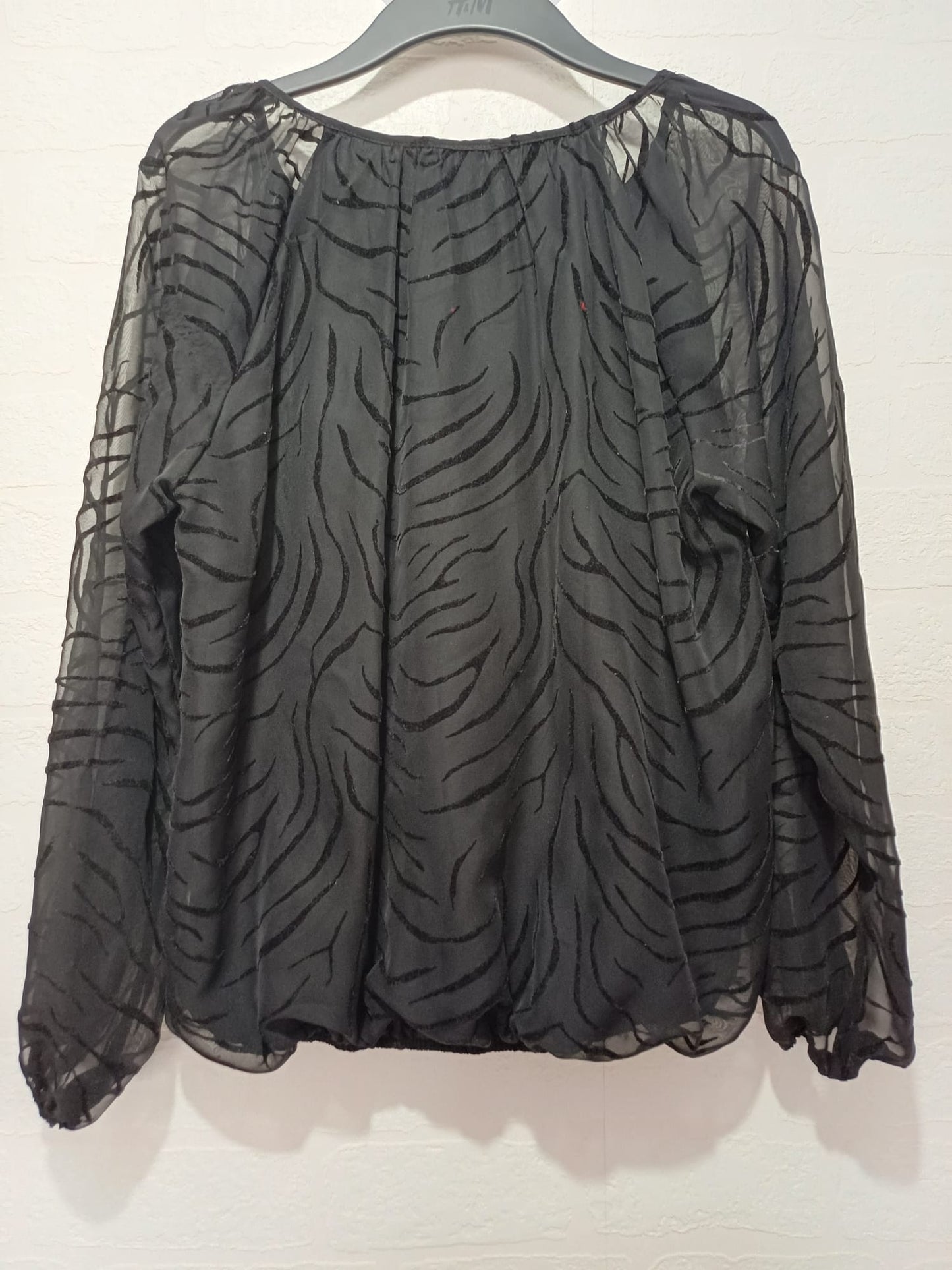 Women's Blouse Kaneva Black Zebra Animal Print Tie Neck Sheer Arms Elasticated Hem Size 12 Approx. 18" PTP - Very Good Condition