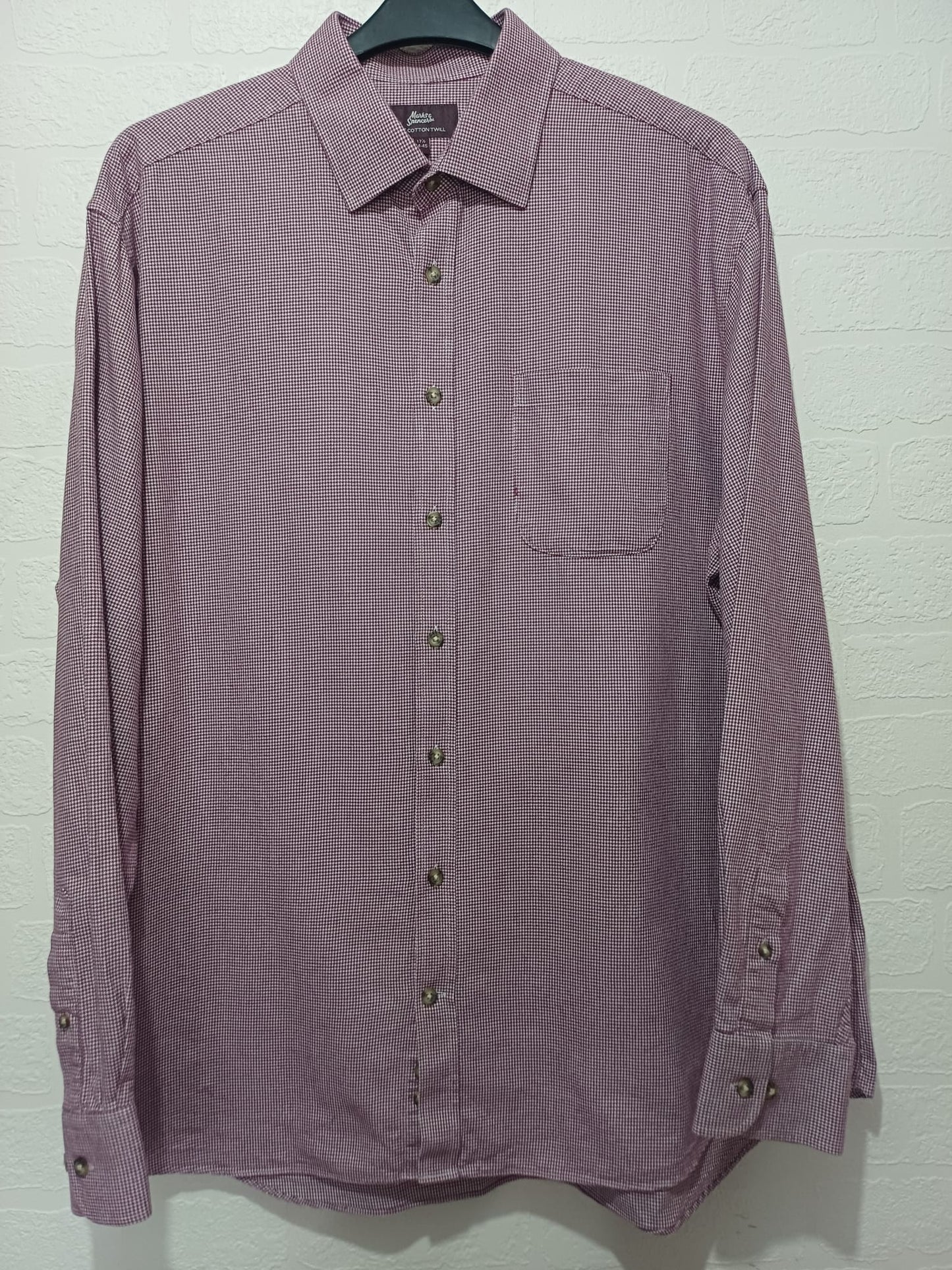 Men's Shirt M&S Burgundy Houndstooth Pure Cotton Twill Long Sleeve Size 17.5" Collar (XL/2XL) Approx. 27" PTP - Excellent Condition