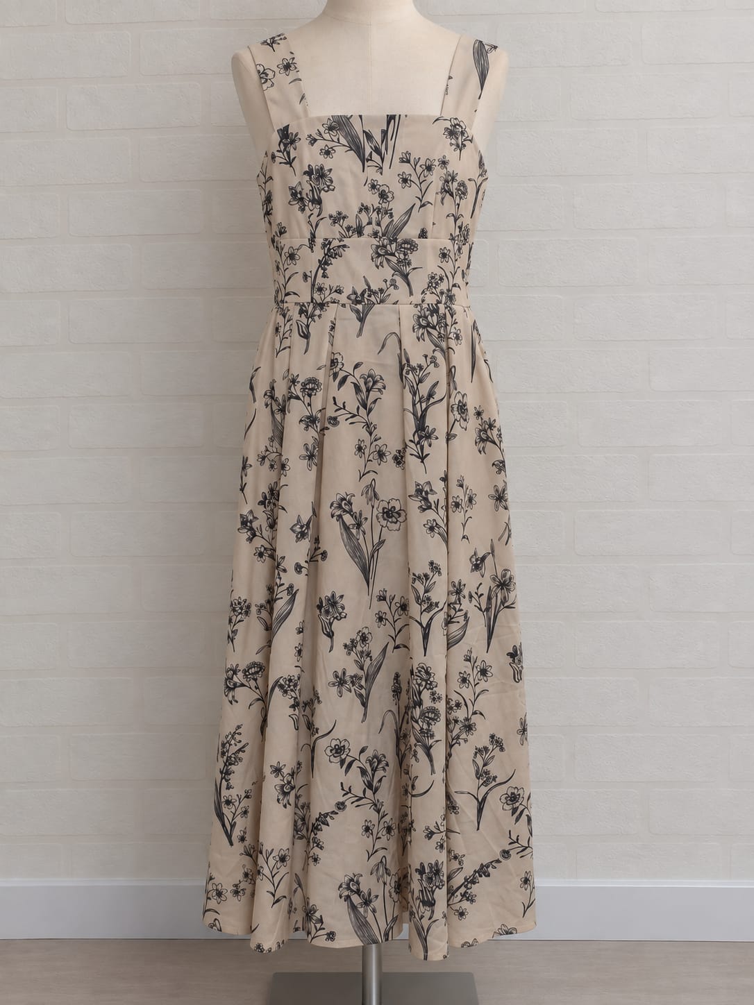 Women's Maxi Dress SHEIN Cream Black Floral Size L BNWT