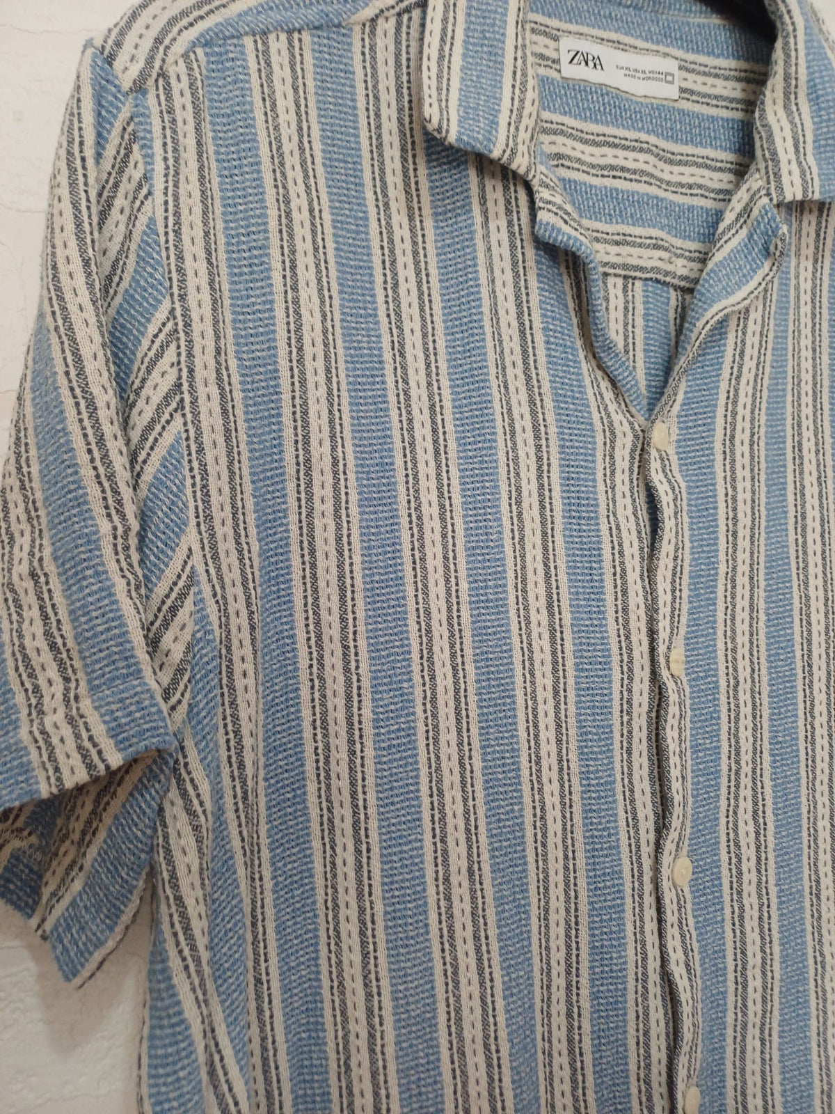 Men's Shirt Zara Man Blue White Striped Textured Short Sleeve Cuban Collar Size XL Great Condition