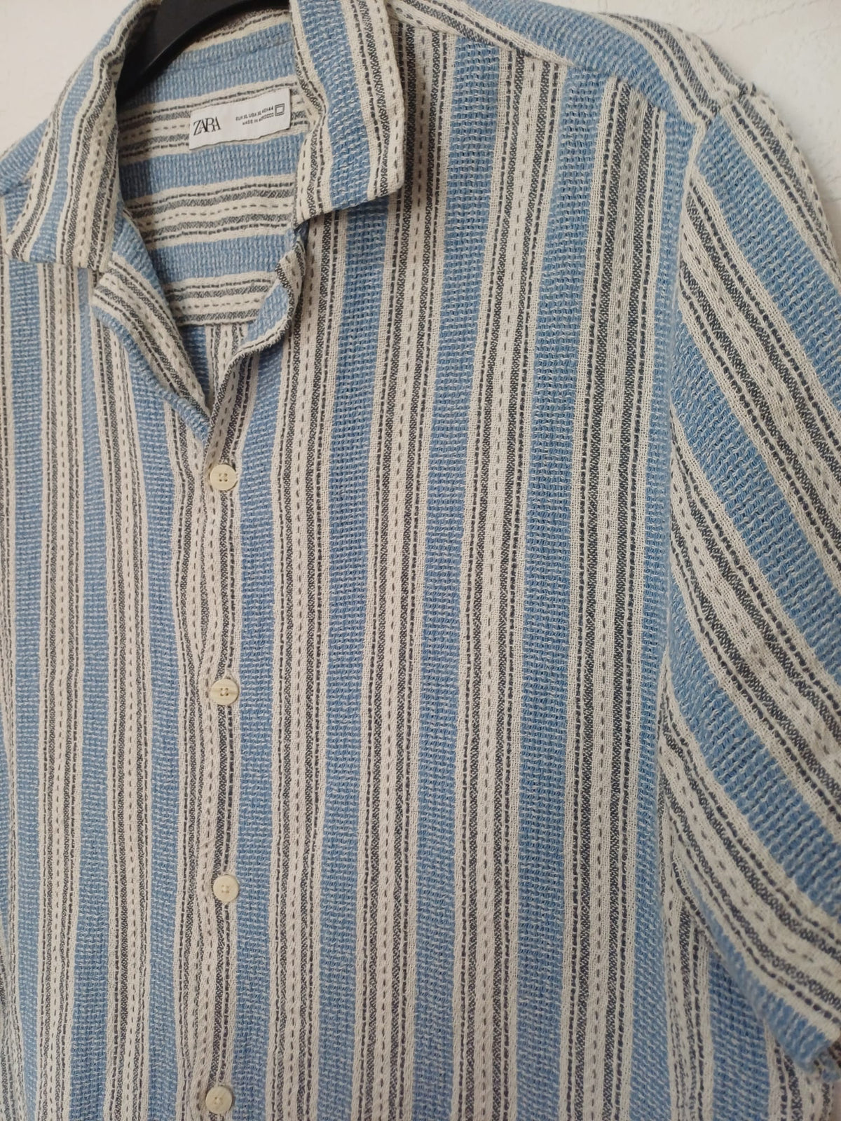 Men's Shirt Zara Man Blue White Striped Textured Short Sleeve Cuban Collar Size XL Great Condition