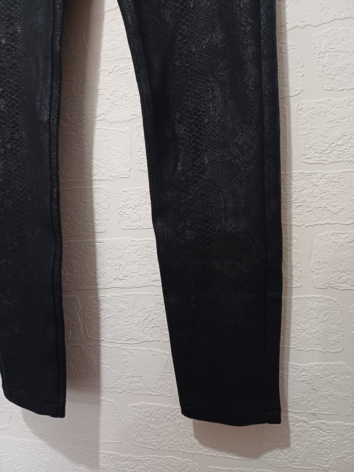 Women's Trousers Next Black Snakeskin Print Coated Skinny UK 10 Regular Very Good Condition