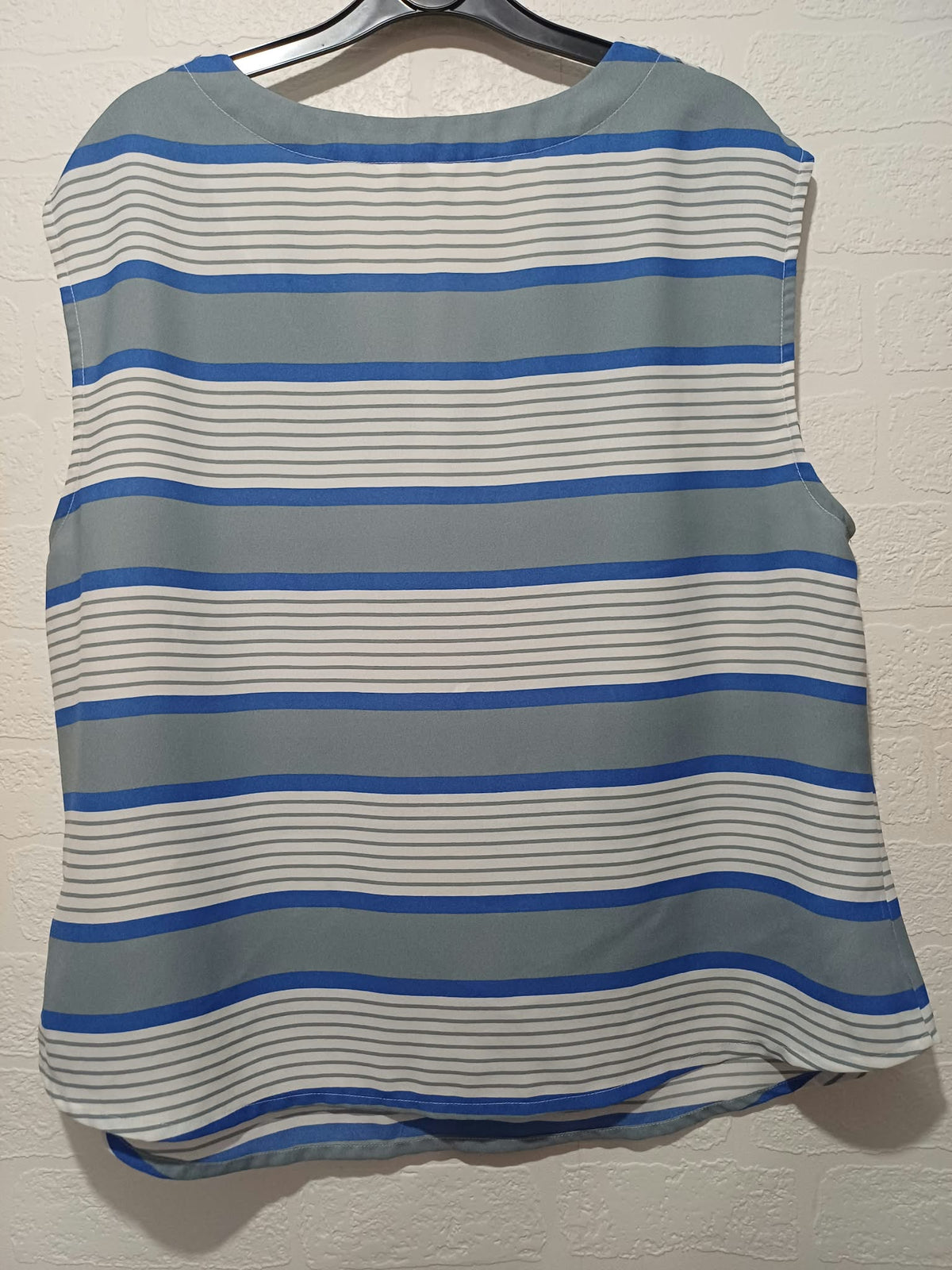 Women's Blouse Simply Be Blue Grey White Striped V-Neck Sleeveless Size 12 Very Good Condition