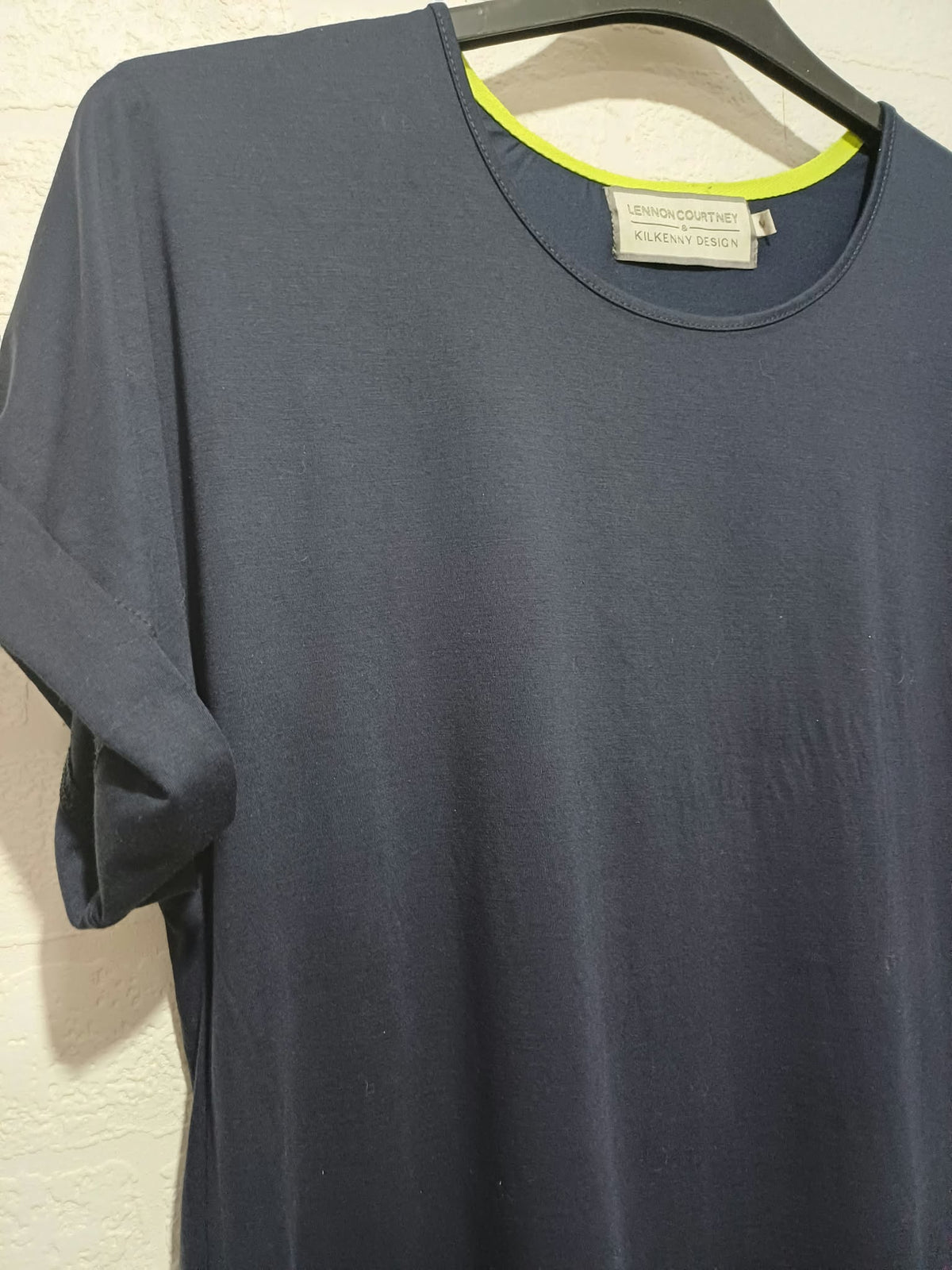 Women's T-Shirt Lennon Courtney & Kilkenny Design Navy & Neon Green Rolled Sleeves Size M Very Good Condition