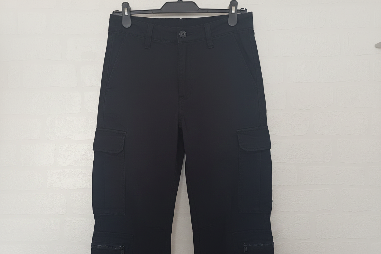 Women's Cargo Trousers Bershka Black Straight Multi-Pocket Size Euro 34 / UK 6-8 - Good Condition