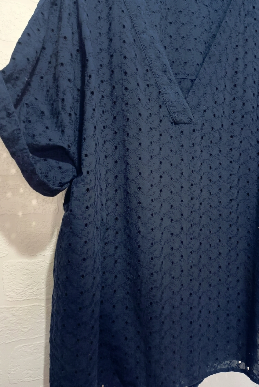 Women's Blouse Unbranded Navy Blue Broderie Anglaise V-Neck Short Sleeve Plus Size Estimated UK 24–26 Very Good Condition