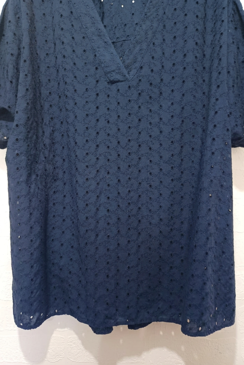Women's Blouse Unbranded Navy Blue Broderie Anglaise V-Neck Short Sleeve Plus Size Estimated UK 24–26 Very Good Condition