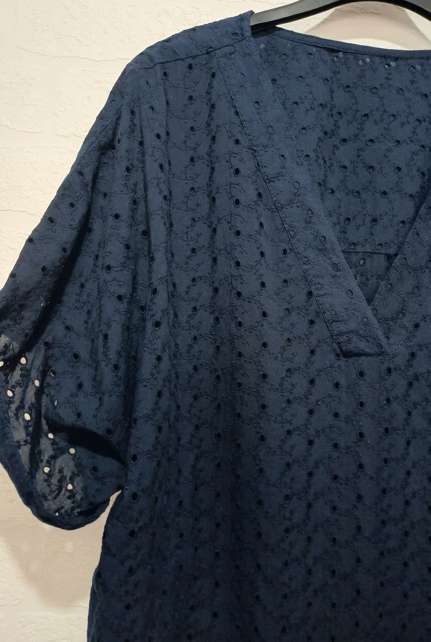 Women's Blouse Unbranded Navy Blue Broderie Anglaise V-Neck Short Sleeve Plus Size Estimated UK 24–26 Very Good Condition